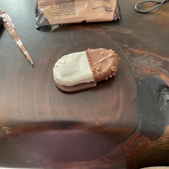 Magnum Mini Sandwich Dondurmasında Bisküvi Eksikliği