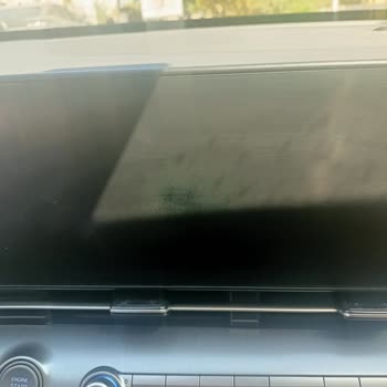 Hyundai Kona Gösterge Ekranındaki Deformasyon Ve Çizik İçin Garanti Değişimi Talebi