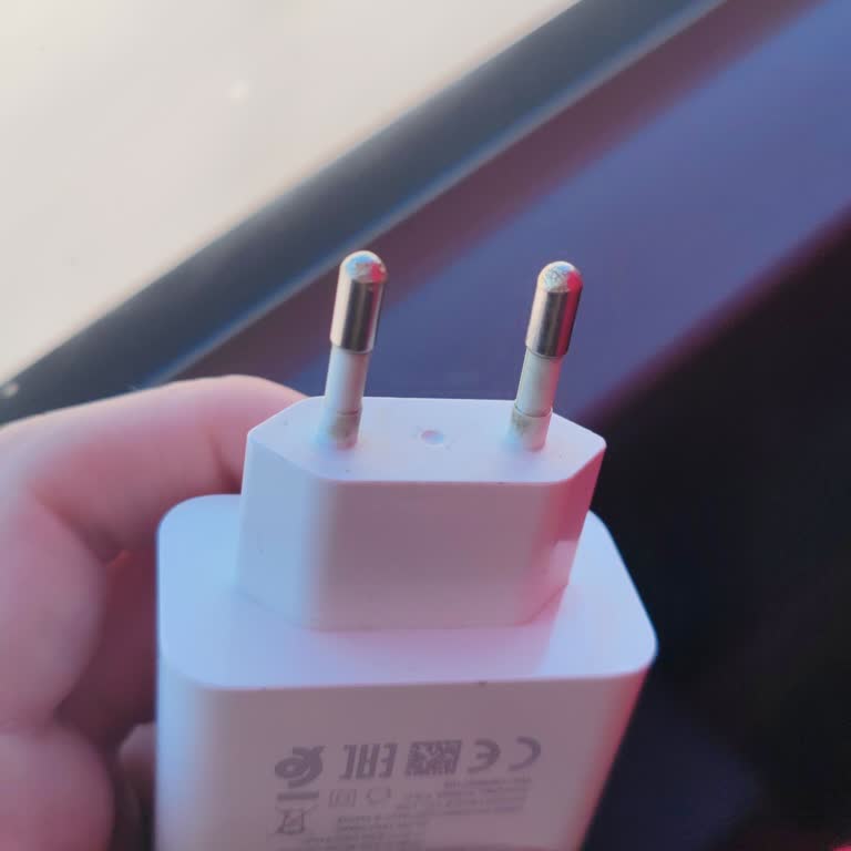 Otobüs Prizindeki Elektrik Arızası Telefon Şarj Cihazımı Eritti Ve Güvenlik Riski Oluşturdu