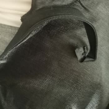 Outlet Abiyenin Bozuk Fermuarı, Eksik Kemer Ve Kaba Müşteri Temsilcisi