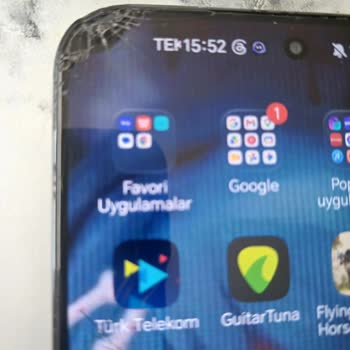 Honor Magic 8 Lite Telefonunda Kırık Ekran Ve Yan Tuş Arızası