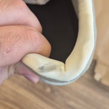 Flo'da Kirli Ayakkabı Ve Hasarlı Kutu; Yorum Red Nedeni Açıklanmadı
