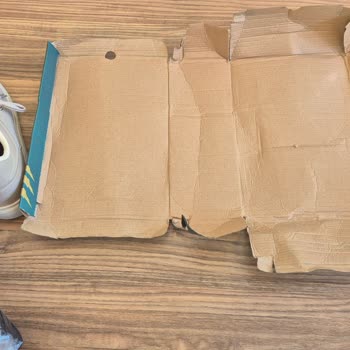 Flo'da Kirli Ayakkabı Ve Hasarlı Kutu; Yorum Red Nedeni Açıklanmadı