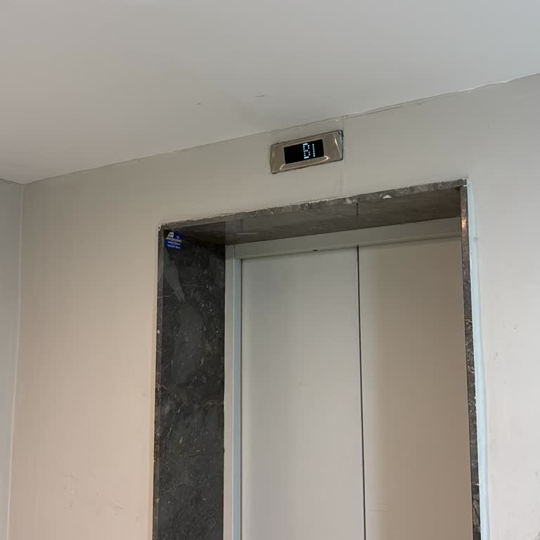 Fms Site Yönetimi Bir Asansör 1 Aydır Çalışmıyor, Site Yönetimi Çözüm Sunmuyor