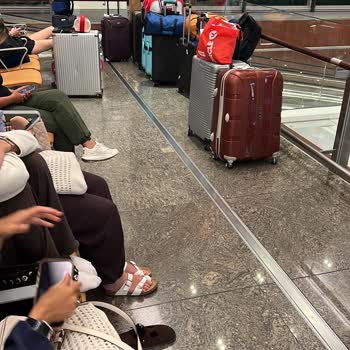 30 Saat Havalimanında Bekletilen Çiftin Mağduriyeti Ve Bilgilendirme Eksikliği