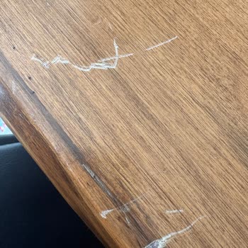 Mutfak Masamda Çizik Bırakan Ve Telafi Reddeden Servis Personeli