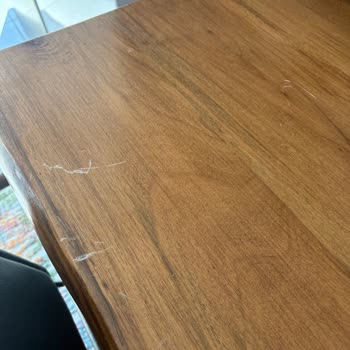 Mutfak Masamda Çizik Bırakan Ve Telafi Reddeden Servis Personeli