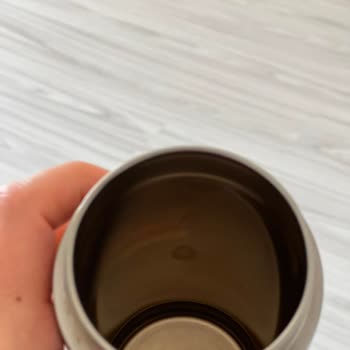 Az Kullanılmış Stanley Termosundaki İç Delik Üretim Kusuru