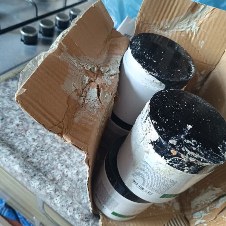 Kırık Kutu Ve Dağılmış Maskeler Nedeniyle Paketleme Sürecine Dikkat İsteniyor
