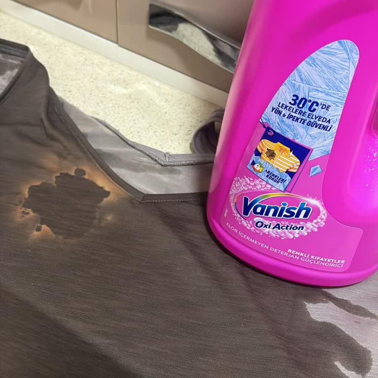 Vanish Oxi Action ‘Renklilere Zarar Vermez’ İddiası Yanıltıcı, Tişörtlerim Mahvoldu