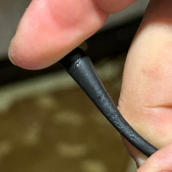 Rayban Gözlüğünün Kauçuk Çerçevesinde Hızlı Çatlama Ve Garanti Reddi