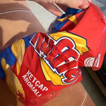 Ruffles Ketçap Aromalı Cipste Yabancı Tüy Benzeri Madde