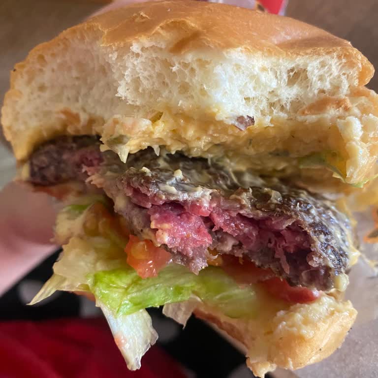 Getir Yemek'te Çiğ Hamburger Nedeniyle Sağlık Riski Ve İade Reddi