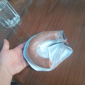 Bozuk Sucuk Ve Görünmeyen Sipariş Şikayeti