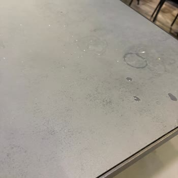 Kahve Dünyası Şubesinde Masalar Kirli Ve Hijyenik Olmayan Ortam