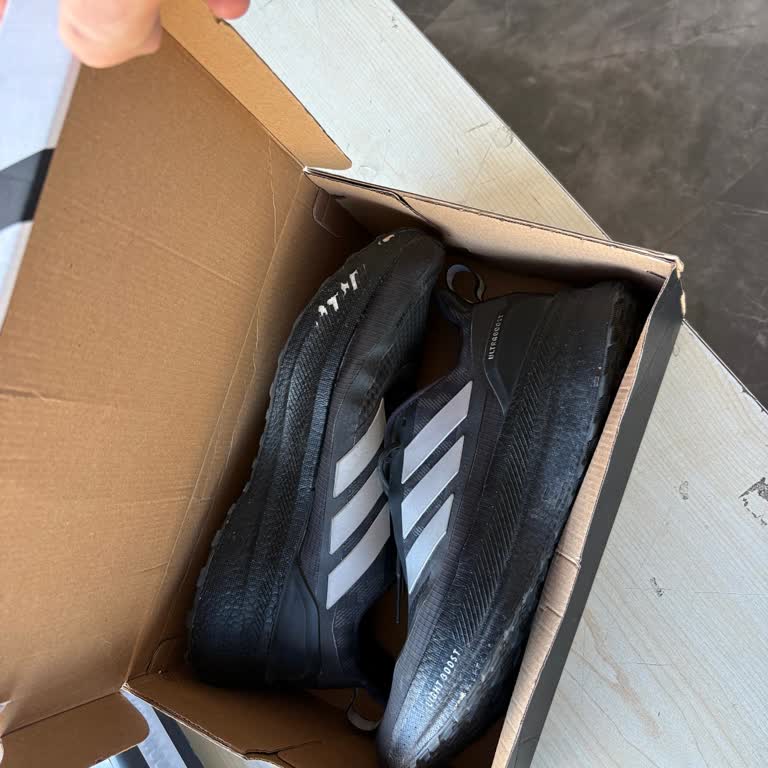 Adidas Ayakkabımda Taban Kodlaması Soyuldu Üretim Hatası Ve İade Talebi