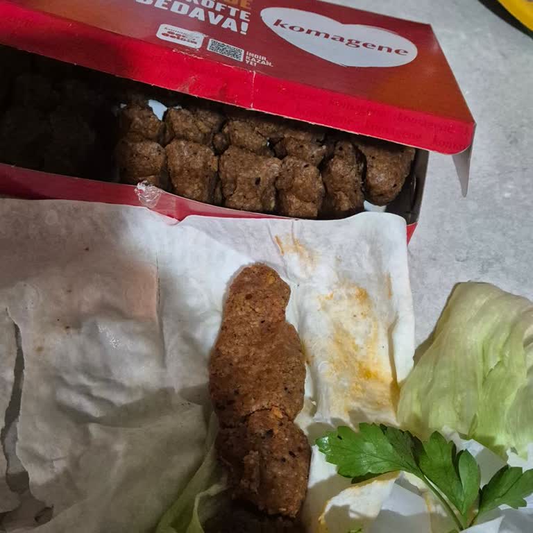 Bozulmuş Çiğ Köfte Ve İlgisiz Şube Yetkilisi