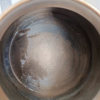 Ayıplı Emaye Çaydanlıkta Siyah Pullar Çayın Rengini Bozuyor