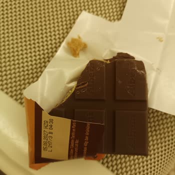 Ülker Albeni Çikolatasında Yabancı Kauçuk Parça Bulundu