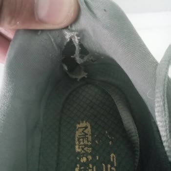 Kısa Sürede İç Yırtık Oluşan Skechers Ayakkabı Red Kararıyla Reddedildi
