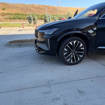 Volvo XC90'da Ön Tamponun Yüksek Hızda Ayrılması Güvenlik Riskine Dönüştü