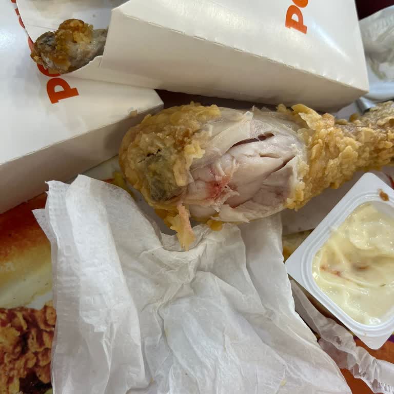 Arena Park Popeyes Şubesinde Uzun Bekleme Ve Çiğ Tavuk Sorunu