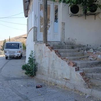 İzmir Menemen'de Kablonun Kopması Nedeniyle İnternet Kesintisi Ve Çözüm Bekleyişi