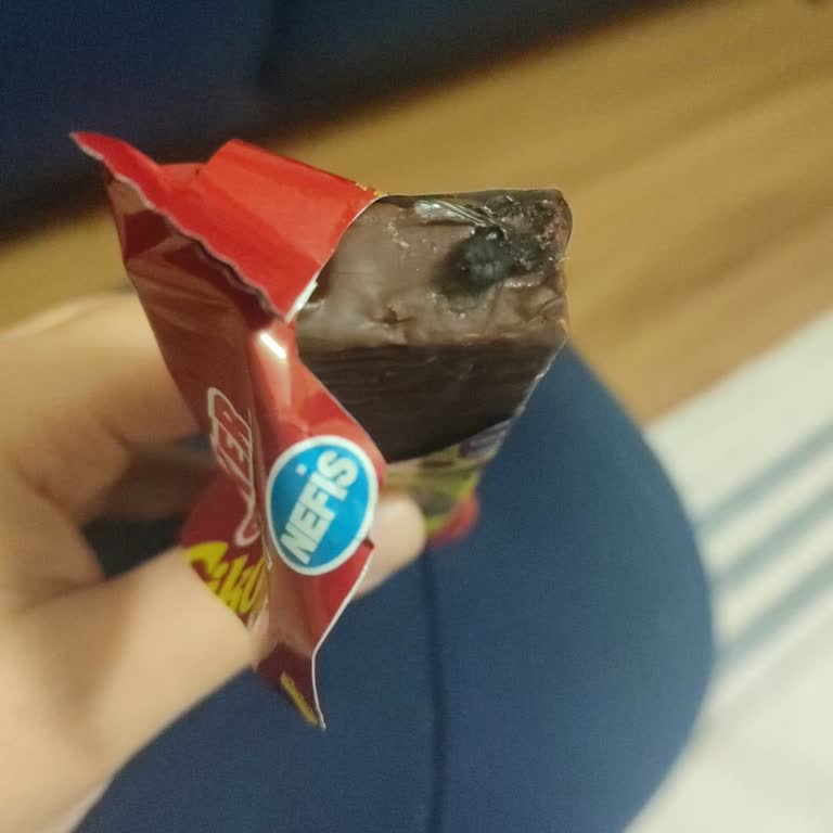 Ülker Çikolatalı Gofret İçinden Sinek Çıkması Sağlık Riski Yaratıyor