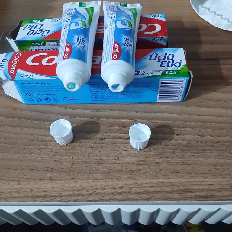 Colgate Ağzı Açık Diş Macunu