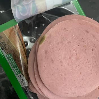 Son Kullanma Tarihi Uzak Olmasına Rağmen Küflenmiş Salam