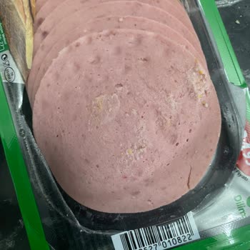 Son Kullanma Tarihi Uzak Olmasına Rağmen Küflenmiş Salam