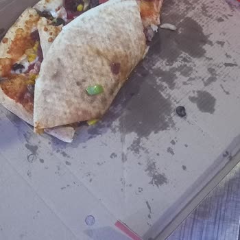 Kuryenin Düşürdüğü Pizza Ve Hijyen İhlali Şikayetim