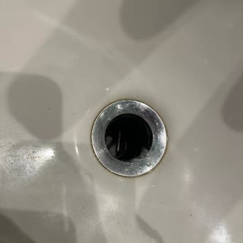 Fiyat Ve Kahvaltı Çelişkisi, Kaba Personel Ve Kirli Oda