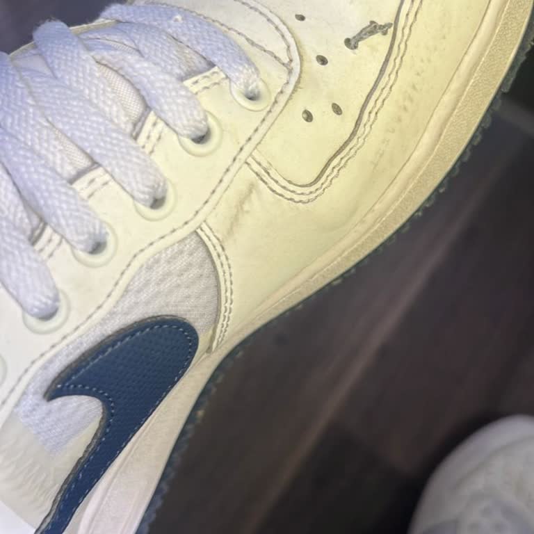 Nike Ayakkabım Bir Buçuk Ayda Yırtıldı, Garantiden Cevap Yok