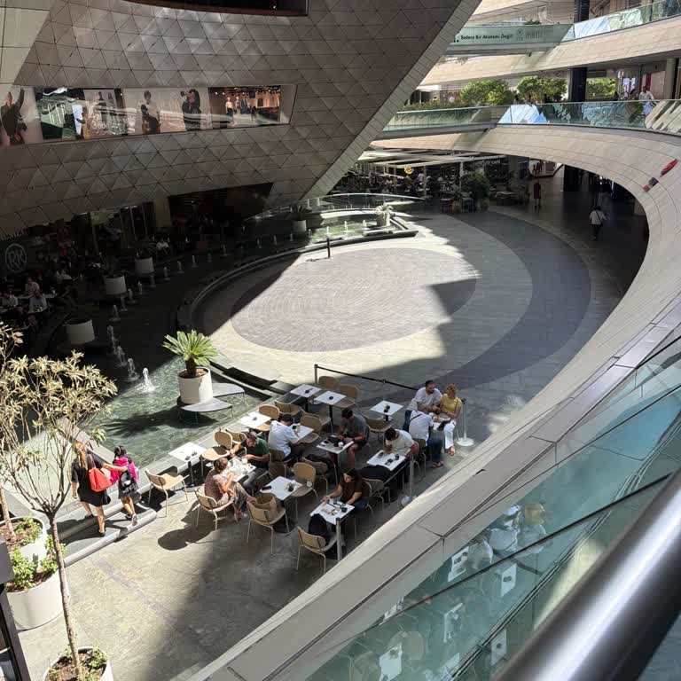 La Roche Posay Standı Kanyon’da Yok, Etkinlik Sessizce İptal Edildi