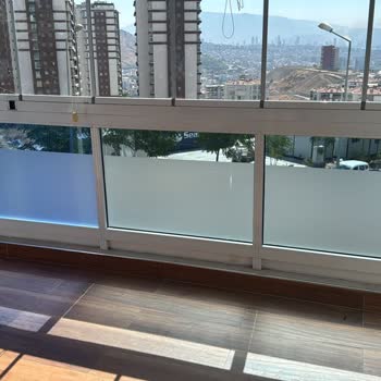 Cam Balkon Kırıldı, Protrans Sorumluluğu Reddediyor