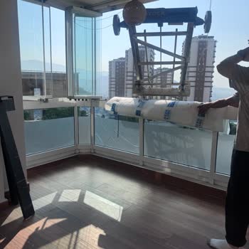Cam Balkon Kırıldı, Protrans Sorumluluğu Reddediyor