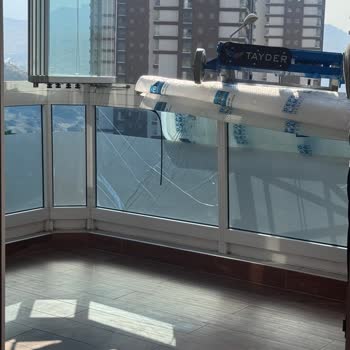 Cam Balkon Kırıldı, Protrans Sorumluluğu Reddediyor