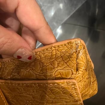 Deforme Dikişler Ve Soyulan Kaplamalarla Gelen Çanta Kalitesiz