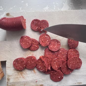 Namet Dana Kangal Sucuklarında Beyaz Parçalar Ve Gıda Güvenliği Endişesi