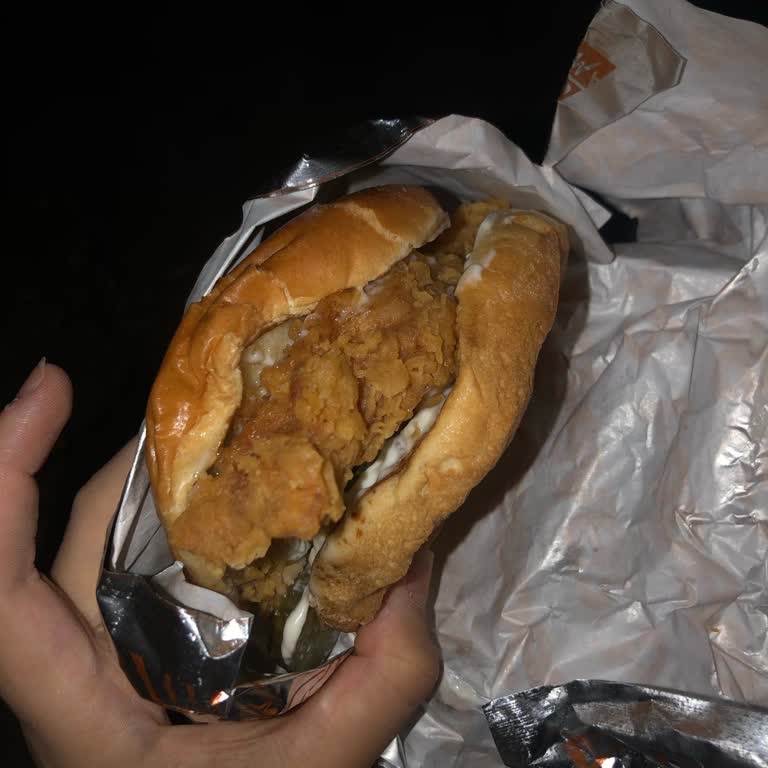 Popeyes'te Domates Ve Şekersiz Coke İsteği Göz Ardı Edildi