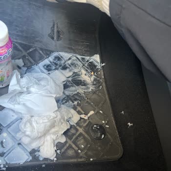 Kefir Şişesi Patlayarak Arabamı Kirletti Ve 3000 TL Temizlik Masrafı Oluşturdu