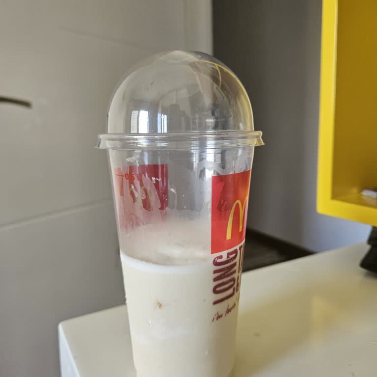 Siparişte Hamburger Ve Patates Gelmedi, Milkshake Yanlış Ve Yarım