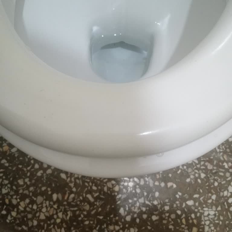 Klozet Takımında Uyum Sorunu Ve Kırık Parça, Mağaza Değişim Reddetti