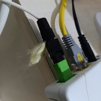 Kurulum Eksik Ve Fiber Kablo Açık, İnternet Yok