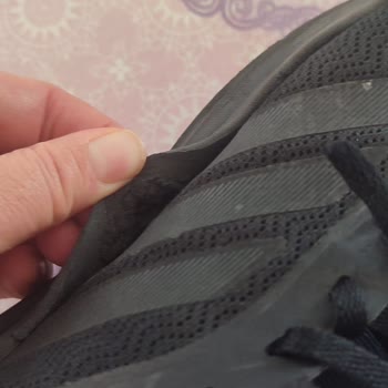 Az Kullanılan Adidas Spor Ayakkabısında Erken Yırtılma Ve Mağaza Yetkisiz İddiası