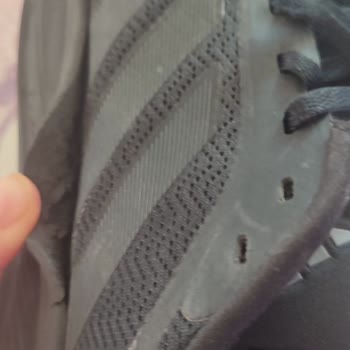 Az Kullanılan Adidas Spor Ayakkabısında Erken Yırtılma Ve Mağaza Yetkisiz İddiası