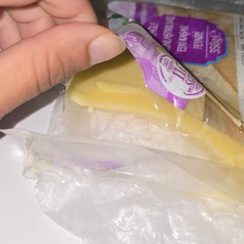 Eski Kaşar Siparişine Taze Kaşar Gönderildi, Ücret İadesi İsteniyor