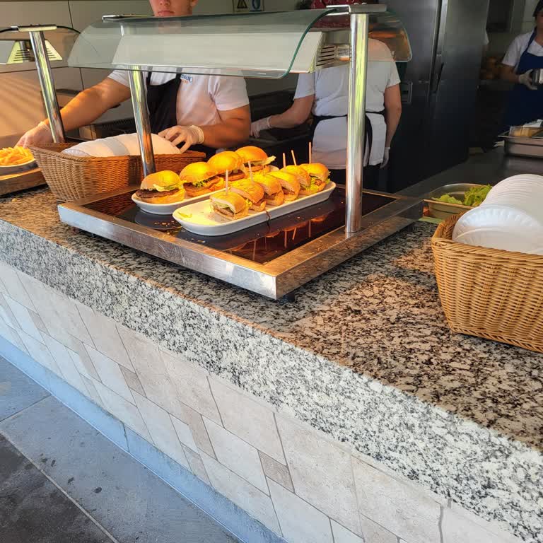 Sözleşmede Belirtilen Snack Restoran Hizmeti Sağlanmadı Ve Ücret İadesi Talep Ediliyor