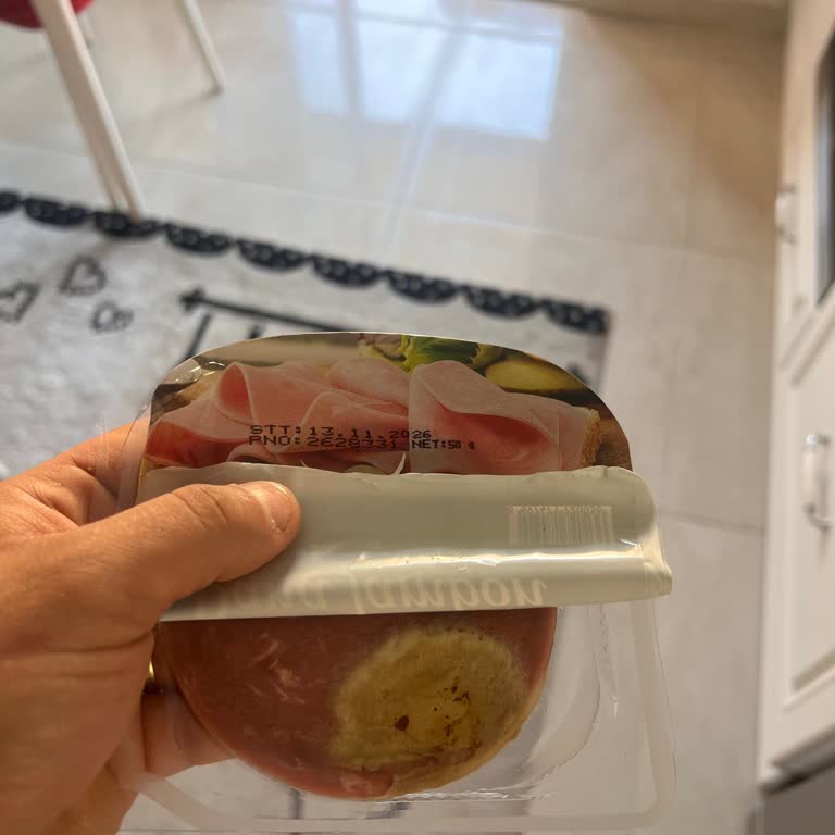 Şok Market’te Satılan Jambonda Görünür Küflenme Ve Gıda Güvenliği İhlali